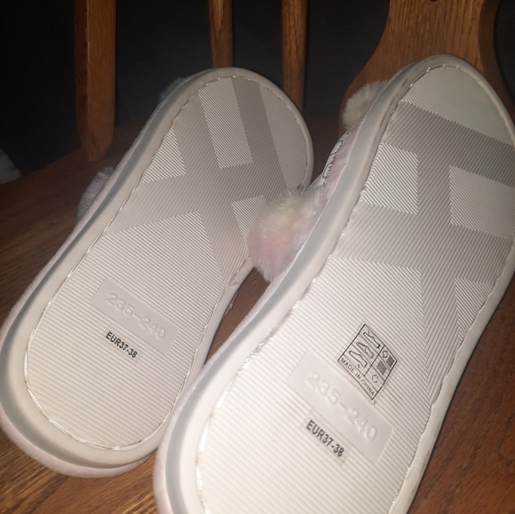 Price Firm- Hello Kitty women's fur slipper slides - Picture 4 of 4